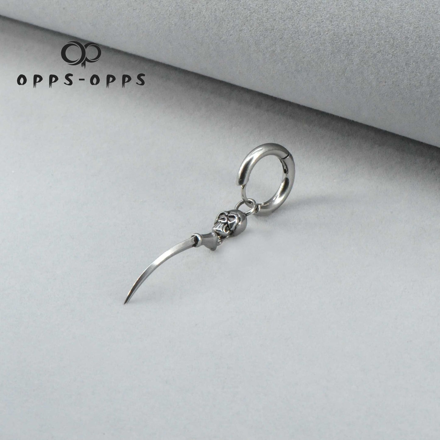 DANGLE CURVED DAGGER HOOP