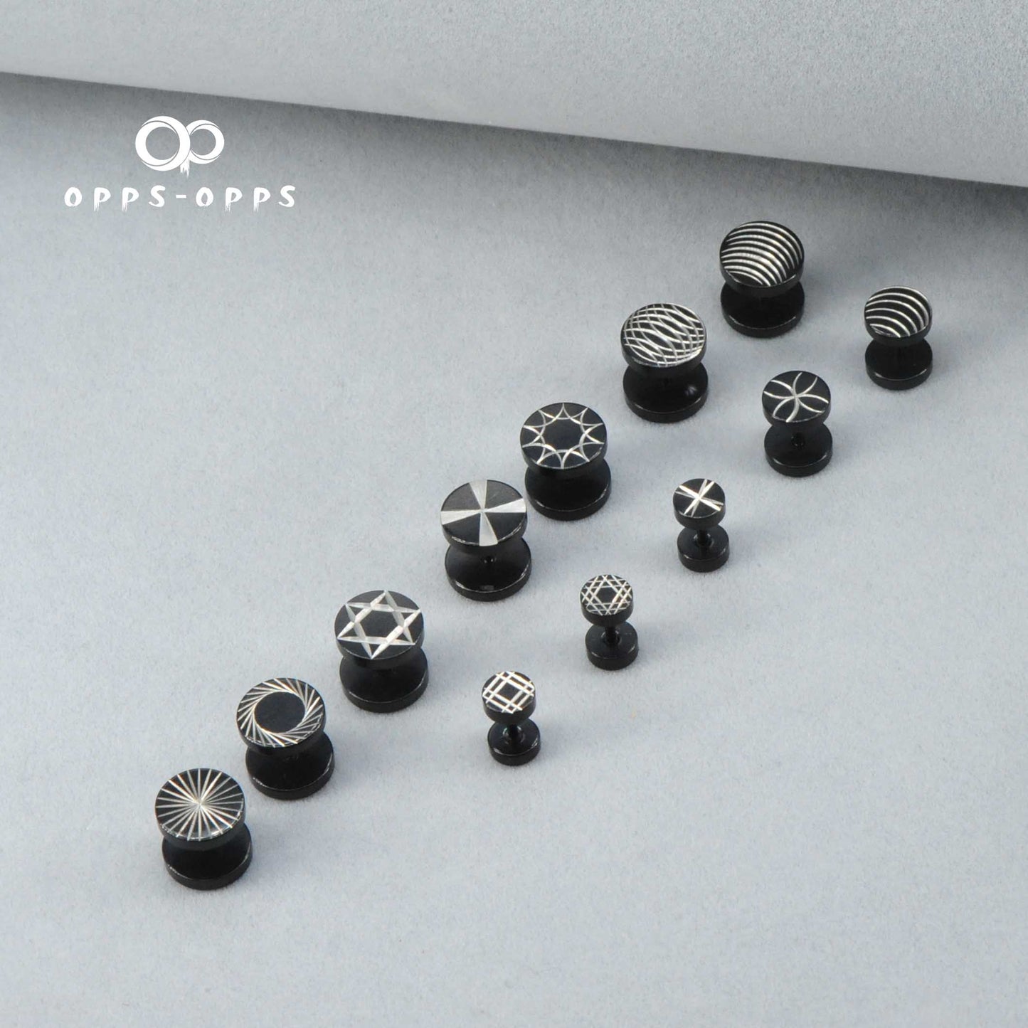 LINEAR PARTTERN STUD EARRING