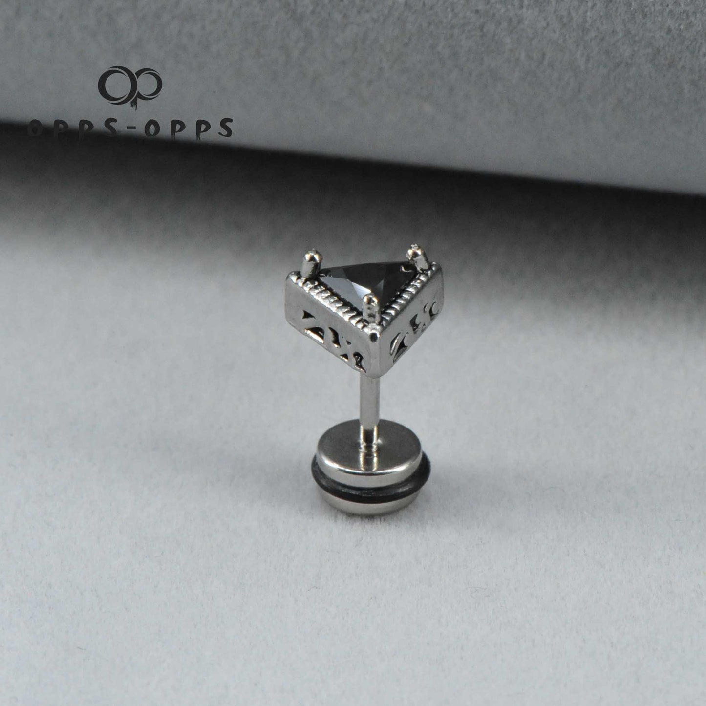 TRIANGLE PLATE STUD EARRING