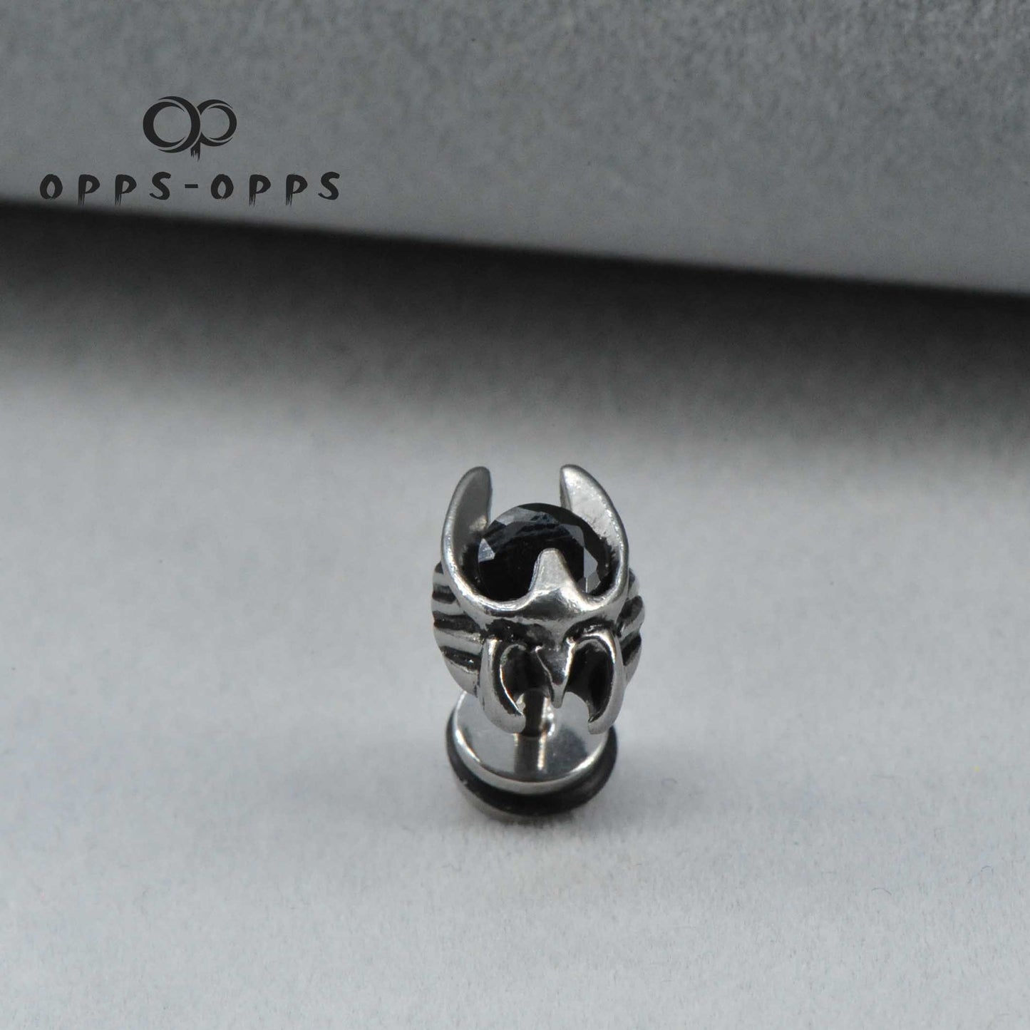 ARMOUR HELMENT EAR STUD