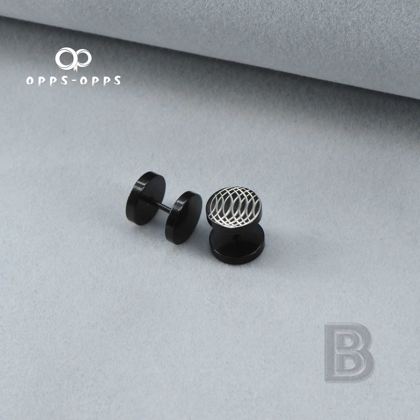 LINEAR PARTTERN STUD EARRING