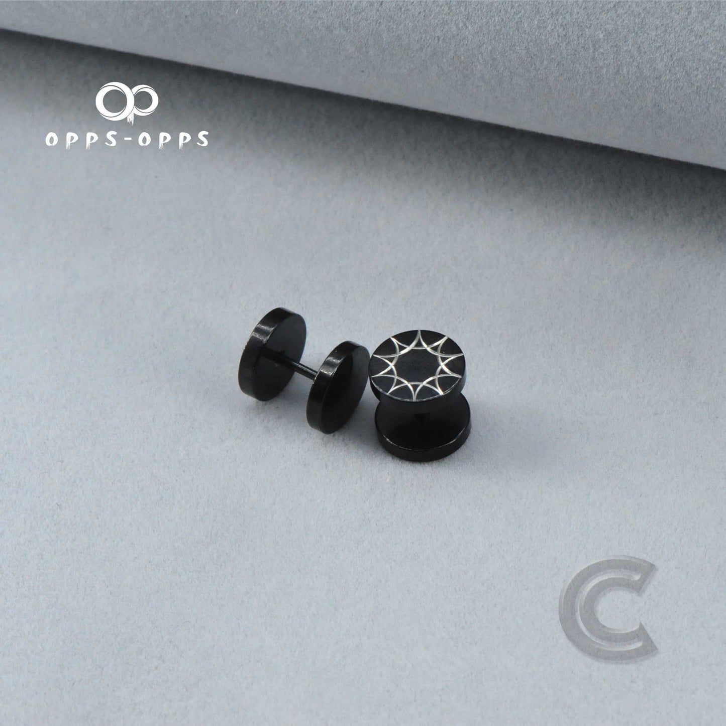 LINEAR PARTTERN STUD EARRING