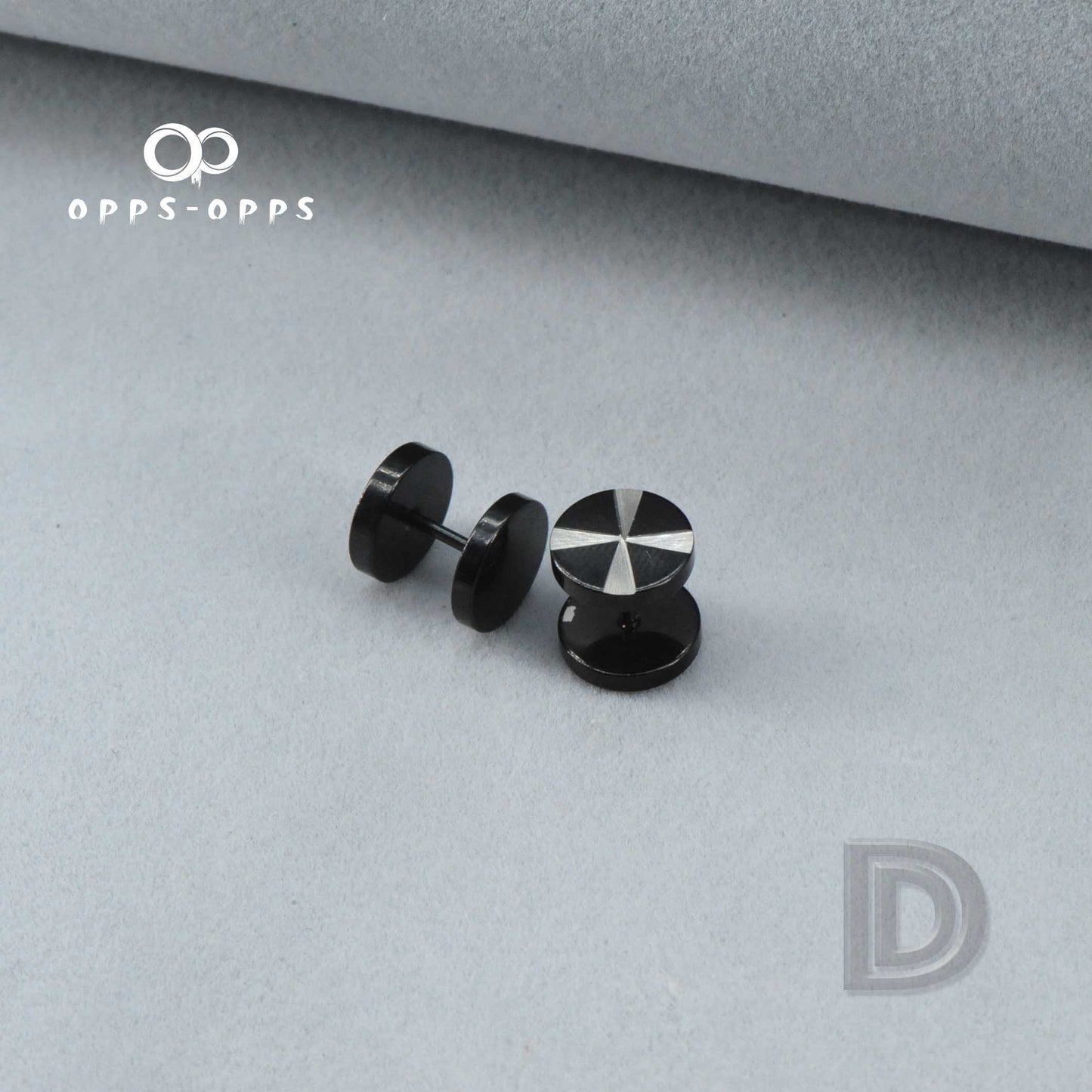 LINEAR PARTTERN STUD EARRING